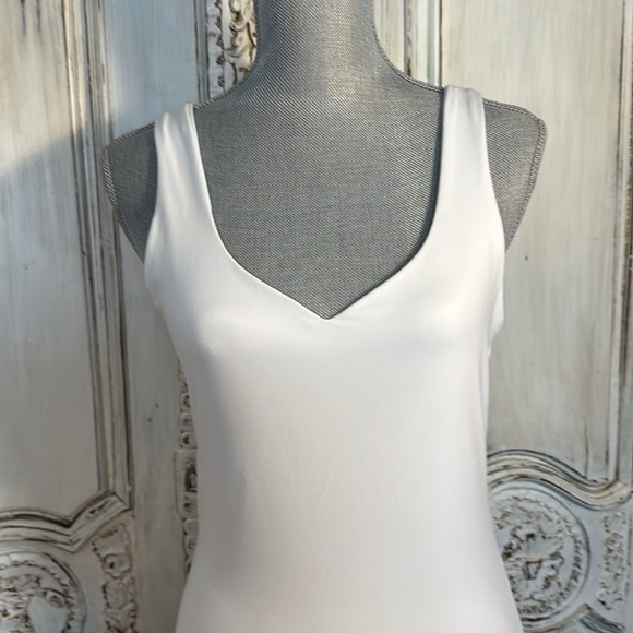 Abercrombie & Fitch Soft A&F Collection White Deep V Neck Sleeveless Bodysuit M - Picture 4 of 10